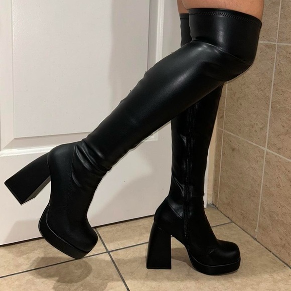 Over the knee black boots - Picture 5 of 5